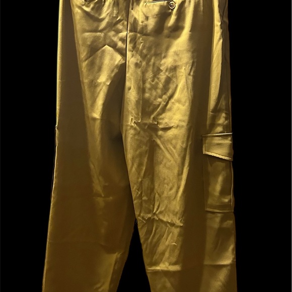 Women's olive green Cargo Pants - Picture 3 of 4